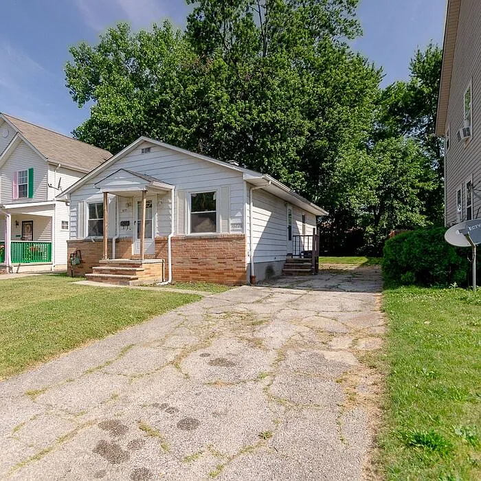 16225 Kollin Ave photo 1