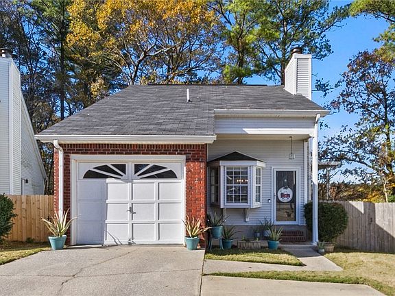 2nd image of 2932 Robinwood Ln