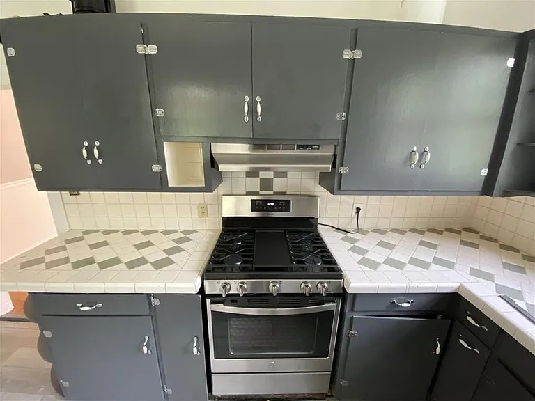 529 W Oak Ave — Photo 10