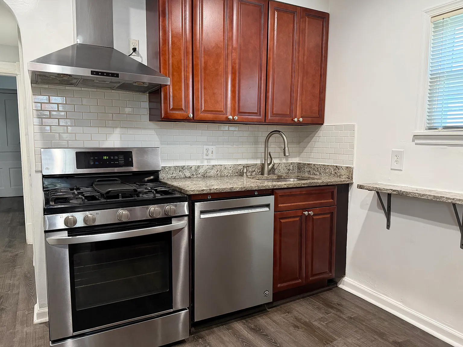 4 bed, 1630 sqft, $4,300 — Photo 3