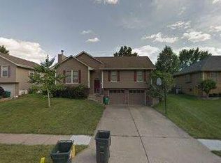 1731 NE Ridgeview Dr, Lees Summit, MO 64086