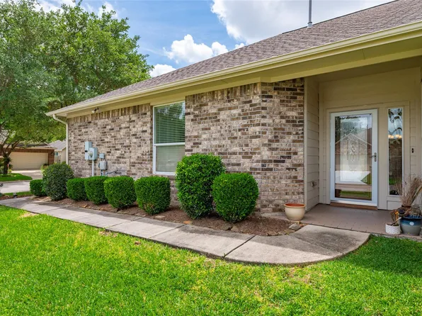 1201 N Riviera Cir, Pearland, TX 77581
