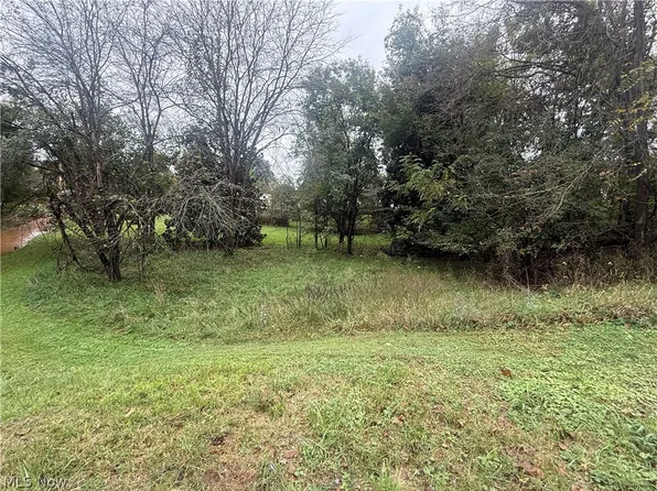 28th St, Vienna, WV 26105