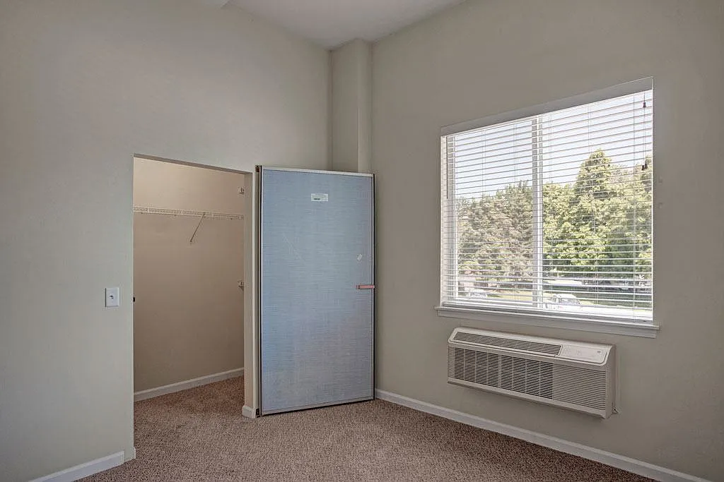 600 Riverside — Photo 3
