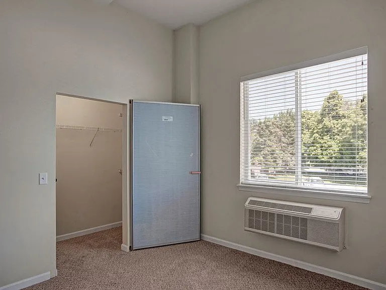 600 Riverside — Photo 3
