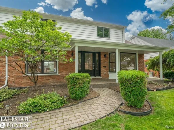 901 Moorland Dr, Grosse Pointe Woods, MI 48236