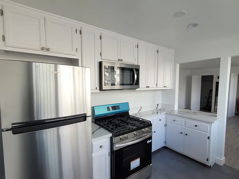 Kenmore — Photo 19