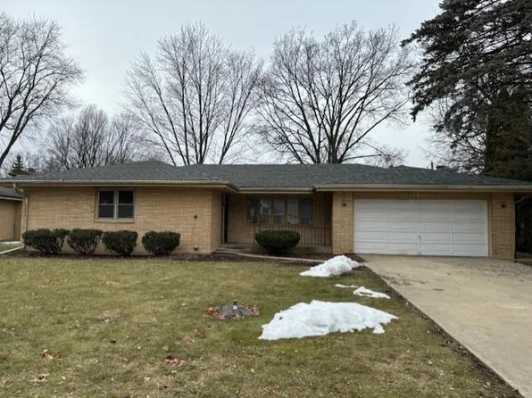 1721 Telemark Dr, Rockford, IL 61108