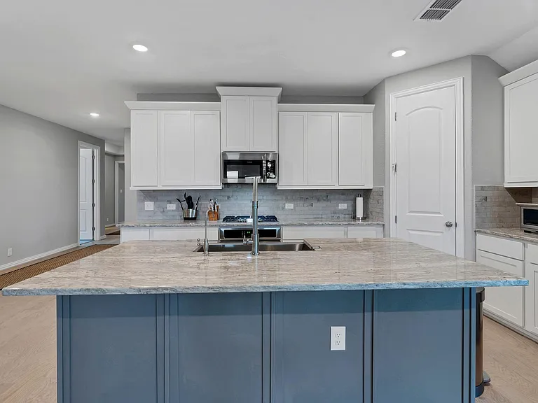 1649 Ranch House — Photo 4