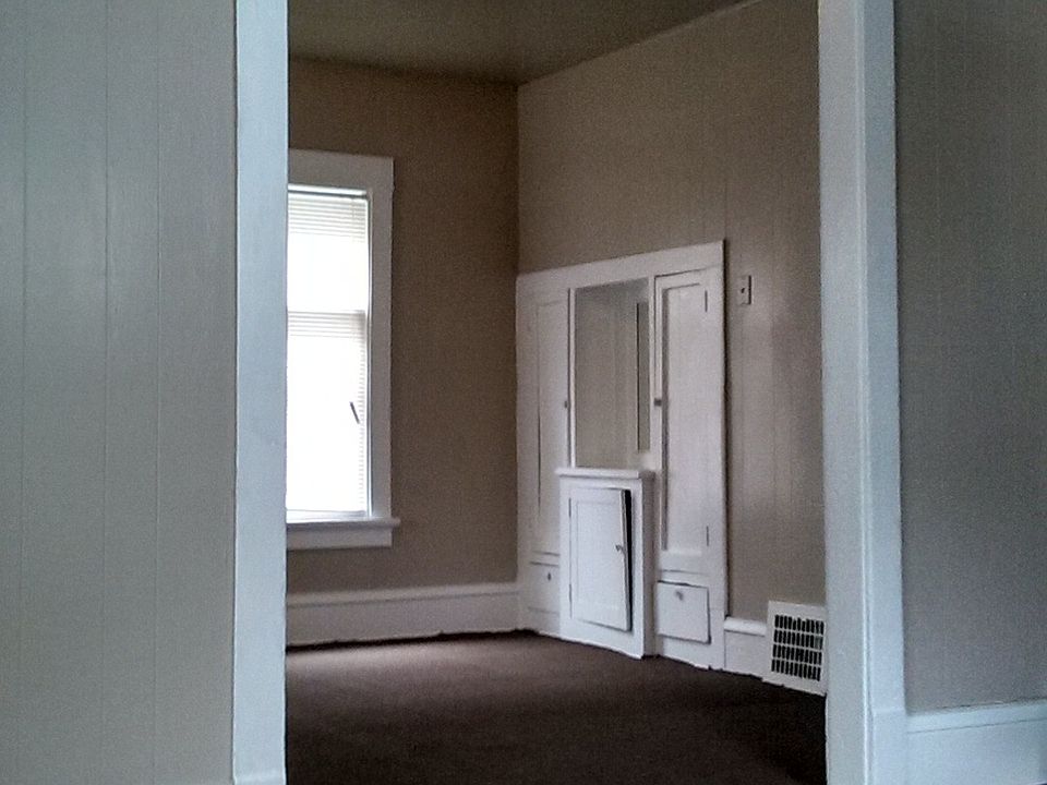 2nd image of 3233 N 39th St