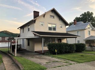 120 4th St, Paintsville, KY 41240