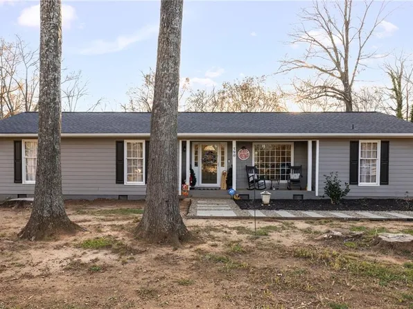 590 Cedar Ln, Reidsville, NC 27320