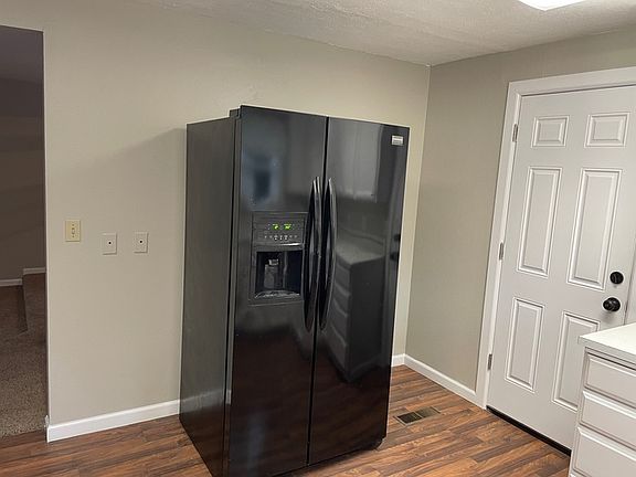 3rd image of 131 S Vista Way