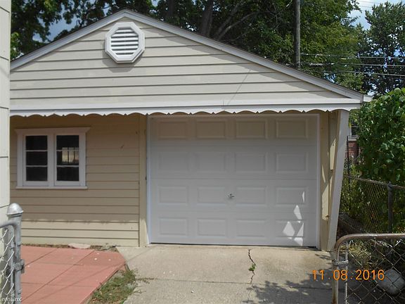 3rd image of 22411 Wildwood St