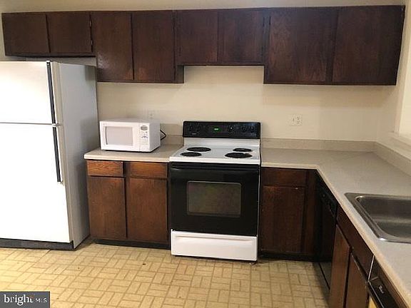 3rd image of 1601 S Hayes St APT A