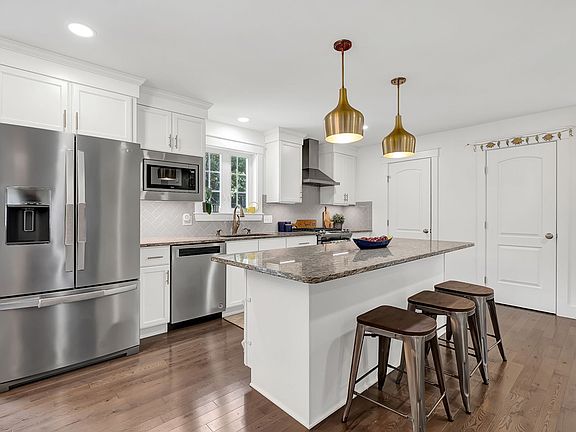 3rd image of 40 Gristmill Ln