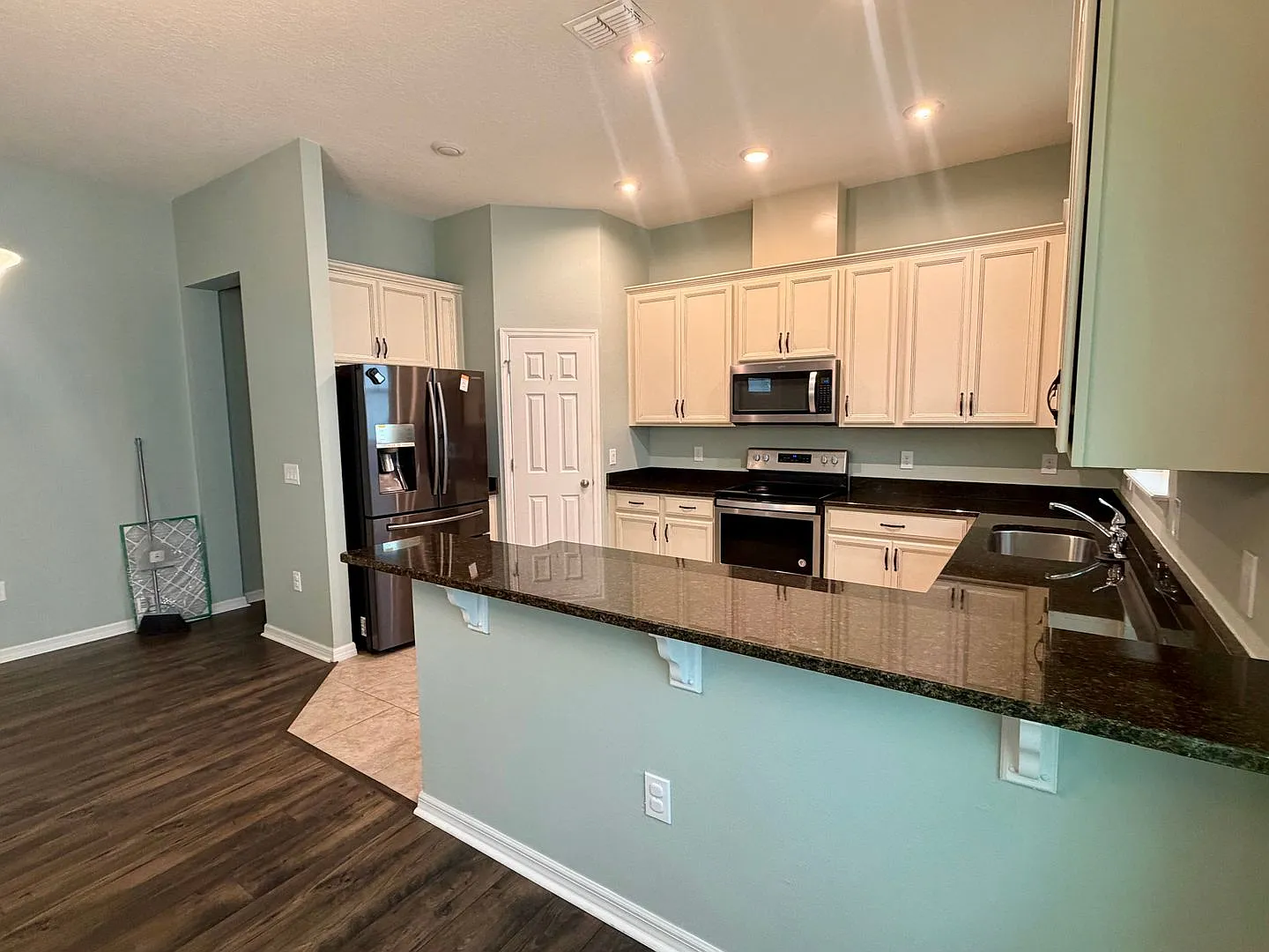 3-Bedroom 2-Bath Home In The Heart Of Winter Garden Available Now!! — Photo 3