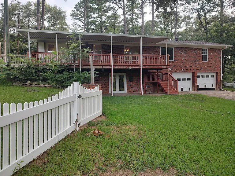 8109 Chicot Acres — Photo 2