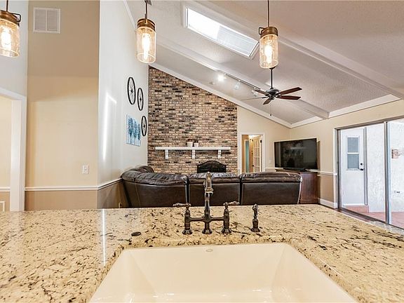 3rd image of 730 Riverbend Blvd
