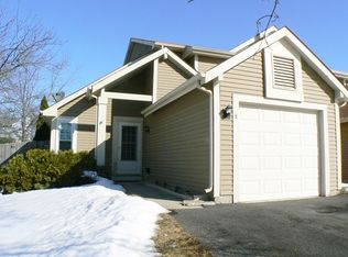 8 Copper Ct, Glendale Heights, IL