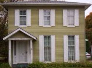 1719 N 3rd St, Clinton, IA 52732