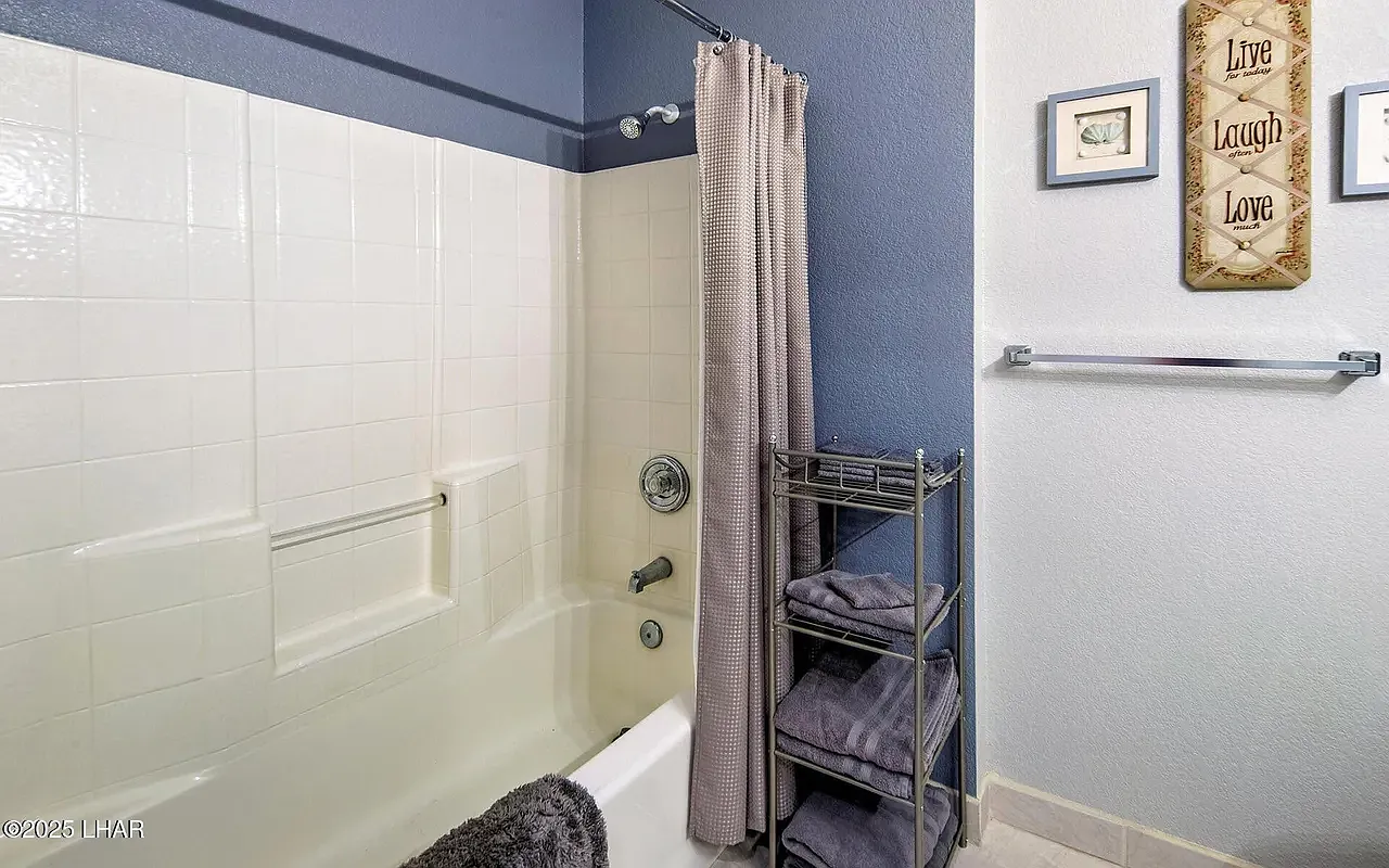 2 bed, 1027 sqft, $1,950 — Photo 3