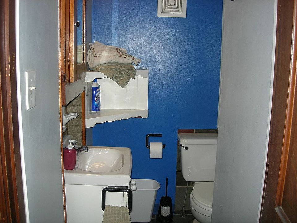 1st Fl Bathroom