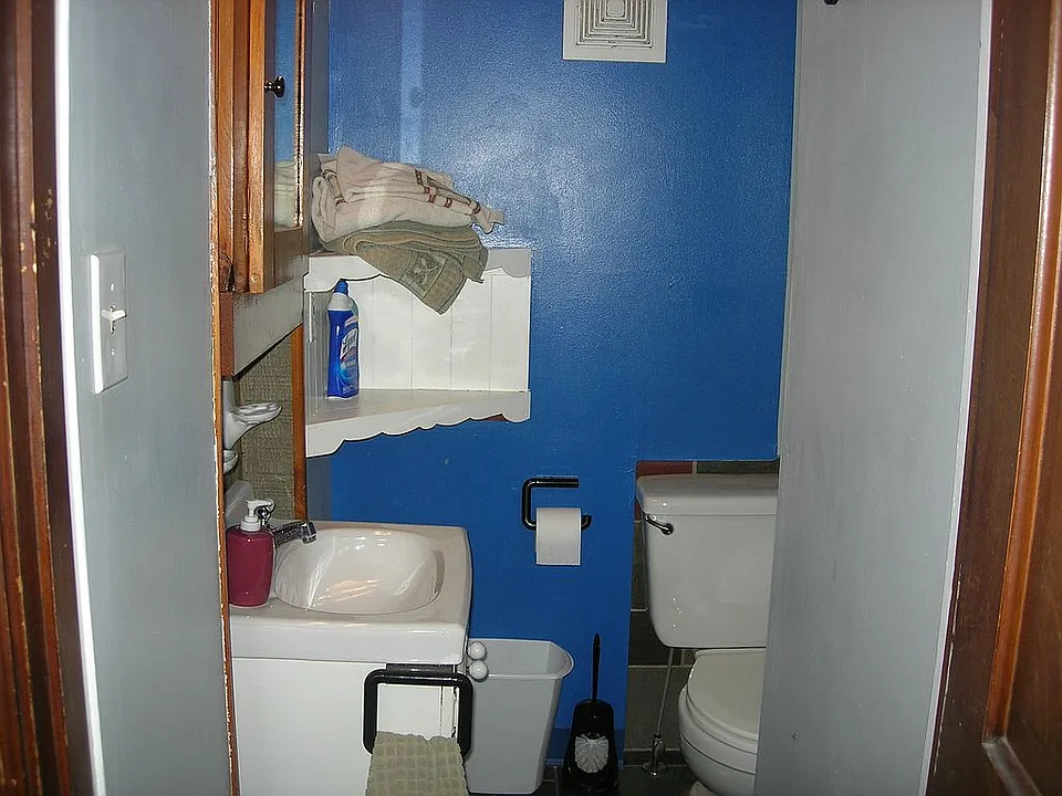 1st Fl Bathroom