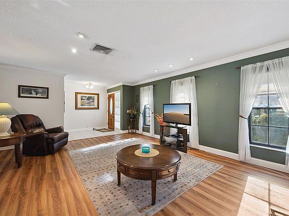 5th image of 260 Greenfield Rd