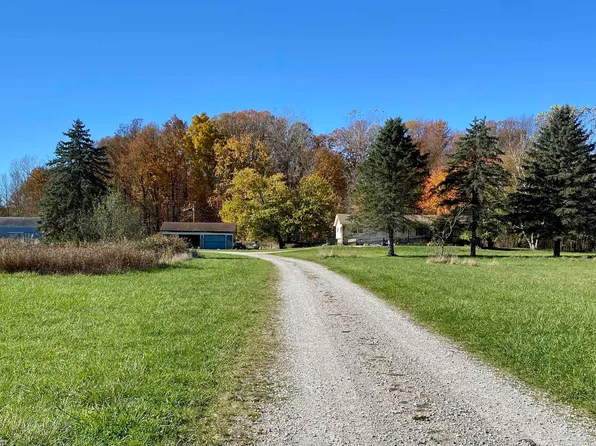 1461 Burns Rd, Kimball, MI 48074
