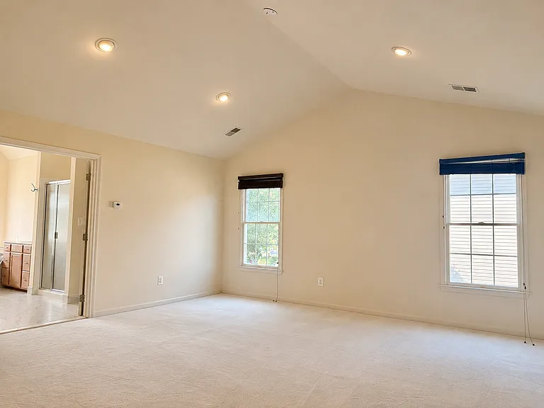 43520 Lucketts Bridge Cir — Photo 14