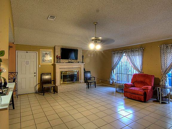 4th image of 2731 S Camden Pkwy