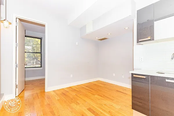 Rented by MySpaceNYC | media 4