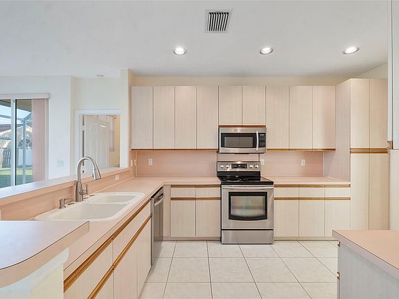 4th image of 10212 Allamanda Boulevard