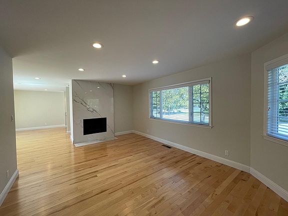 5th image of 211 Lanitos Ave