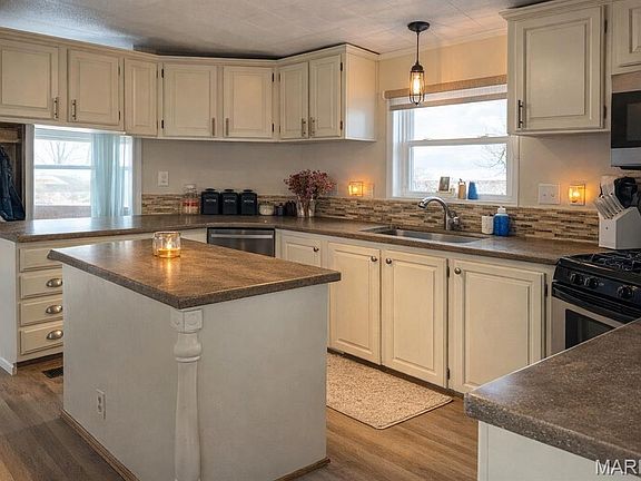 4th image of 409 W Jefferson Ave