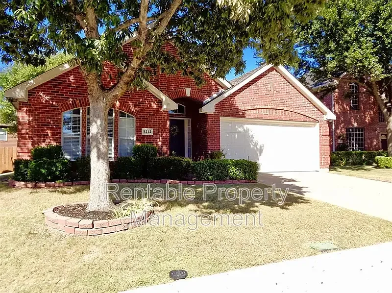 3 bed, 2.0 bath, 2157 sqft, $2,275 — Photo 2