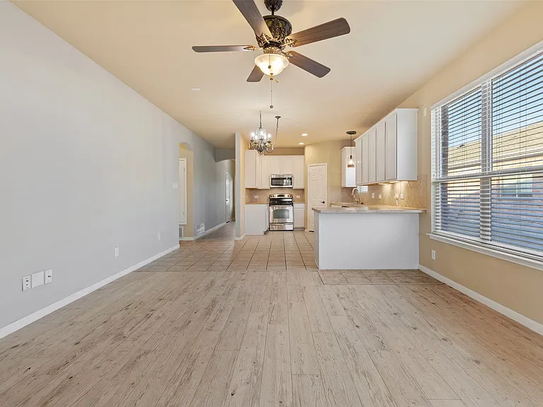 504 Teal Ln — Photo 6