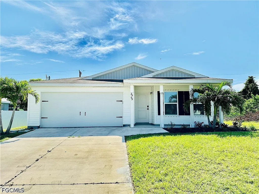 4 bed, 2.0 bath, 1401 sqft, $2,095 — Photo 1