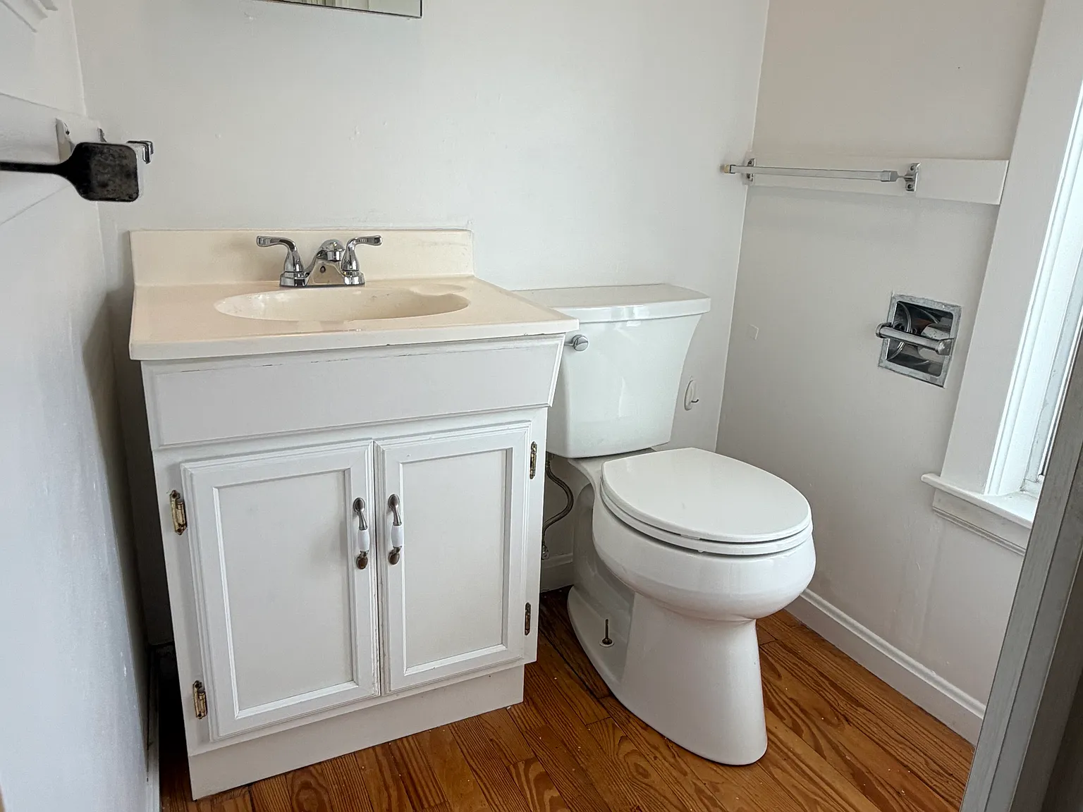 1 bed, 1.5 bath, 860 sqft, $2,000 — Photo 2