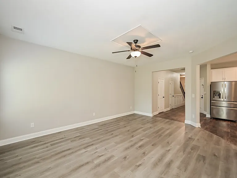 1217 Catawba Way — Photo 5