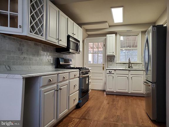 2nd image of 5740 Cannon Ln