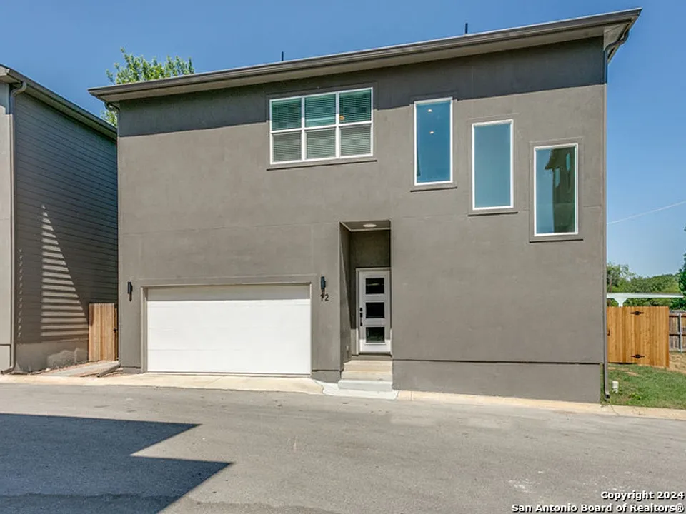 1618 W Lawndale Dr #12