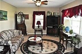 1st image of 18546 Tonganoxie Dr