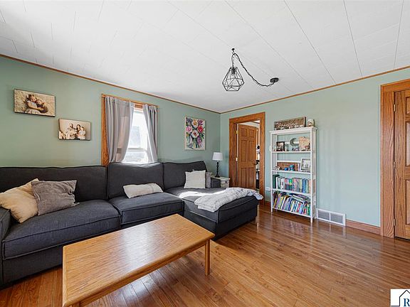 4th image of 204 Central Ave N