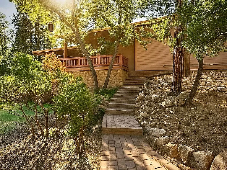 677 W Canyon Dr — Photo 1