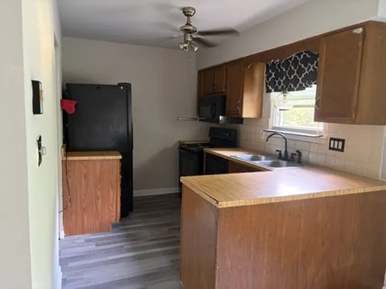 1090 Williamsburg Rd — Photo 6