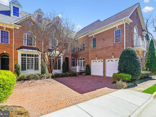 3871 Lewiston Pl, Fairfax, VA 22030