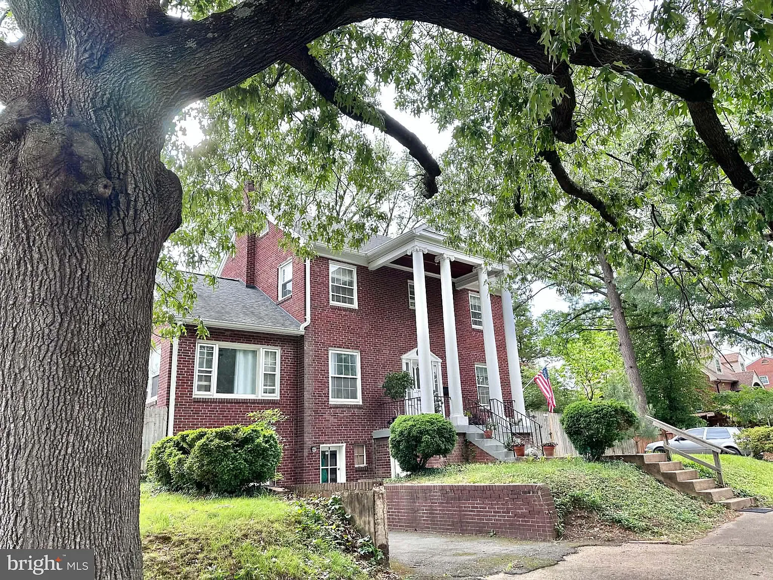 2 bed, 970 sqft, $2,300 — Photo 1