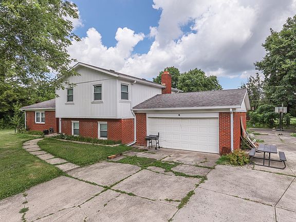 3rd image of 1924 W 65th Pl